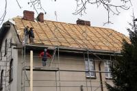 Remont dachu przy ulicy Kaliskiej 4 w Nowych Skalmierzycach 