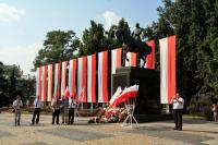 Przed Pomnikiem Marszałka Józefa Piłsudskiego