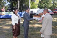 przekazanie przez starostów dożynek bochna chleba władzom samorządowym