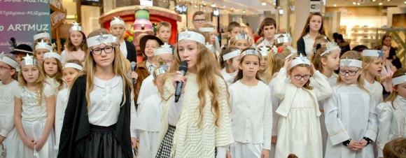 Kolędowanie dla potrzebujących fot. M. Grygielska Kolędowanie dla potrzebujących fot. M. Grygielska