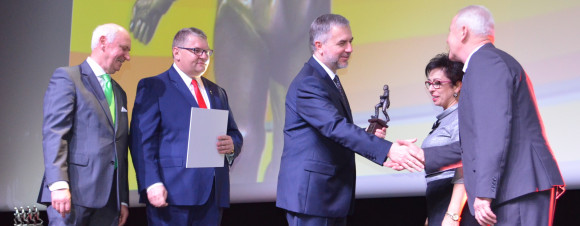 Maria i Andrzej Gmerkowie zdobywcami statuetki Siewcy w konkursie Wielkopolski Rolnik Roku 2017 Maria i Andrzej Gmerkowie zdobywcami statuetki Siewcy w konkursie Wielkopolski Rolnik Roku 2017