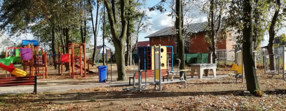 Siłownia zewnętrzna oraz altana drewniana  wraz z zadaszeniem w Fabianowie