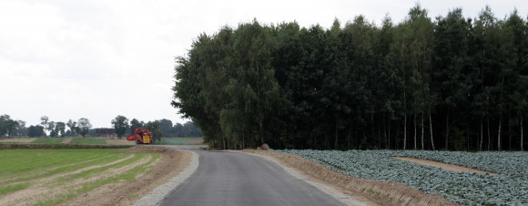 Nowy odcinek drogi w Gałązkach Wielkich Nowy odcinek drogi w Gałązkach Wielkich