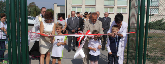 Otwarcie nowego wielofunkcyjnego boiska w Ociążu 