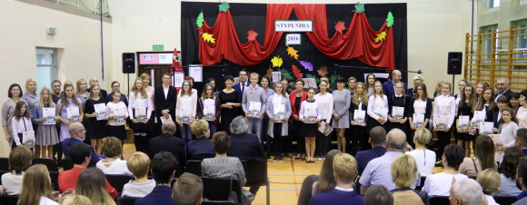 Burmistrz przyznała stypendia 95 uczniom Burmistrz przyznała stypendia 95 uczniom